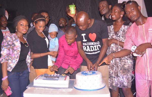 aha! Tola attempted running a show with that mixing console? It's a cake o!