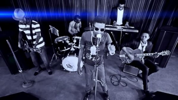 kelly-lyon-you-are-holy-video